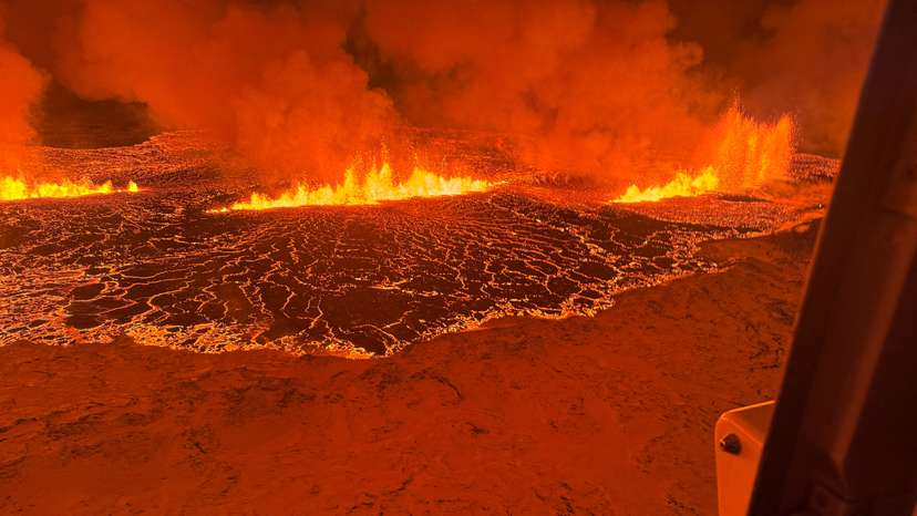 Volcano erupts in the Reykjanes Peninsula