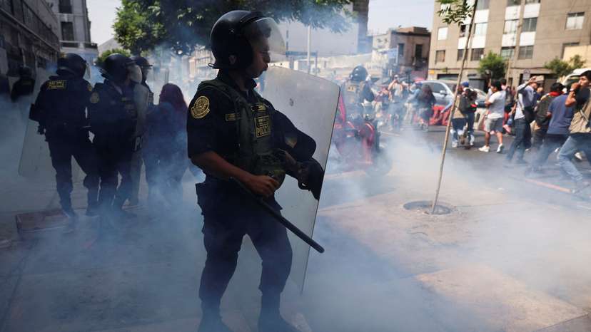 Peruvian transport workers call a strike in Lima over rising crime and insecurity