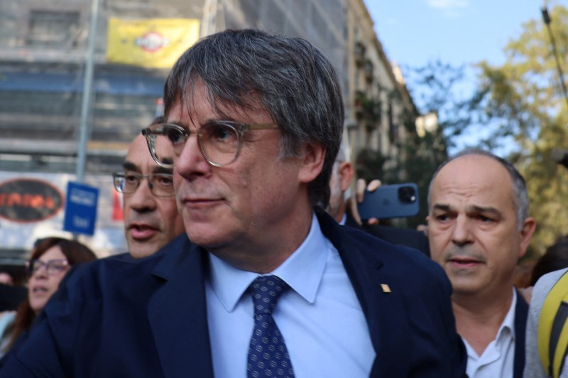 Catalan separatist leader Puigdemont expected to return to Spain despite arrest warrant