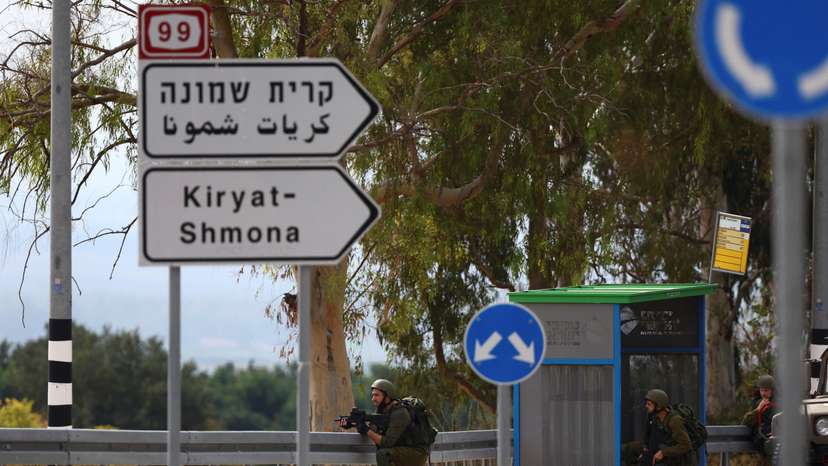 FILE PHOTO: Israeli soldiers kneel in position, as tension mounts between the Lebanon and Israel, in northern Israel