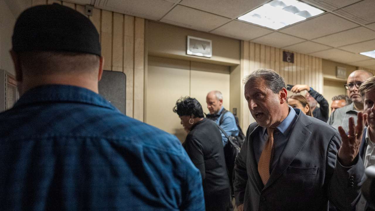 NYC Comptroller Brad Lander and other local politicians attempt to gain access to inspect the conditions of detention cells at U.S. immigration court in New York City