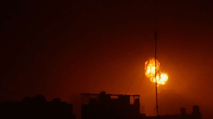 Israeli air strikes, in Khan Younis