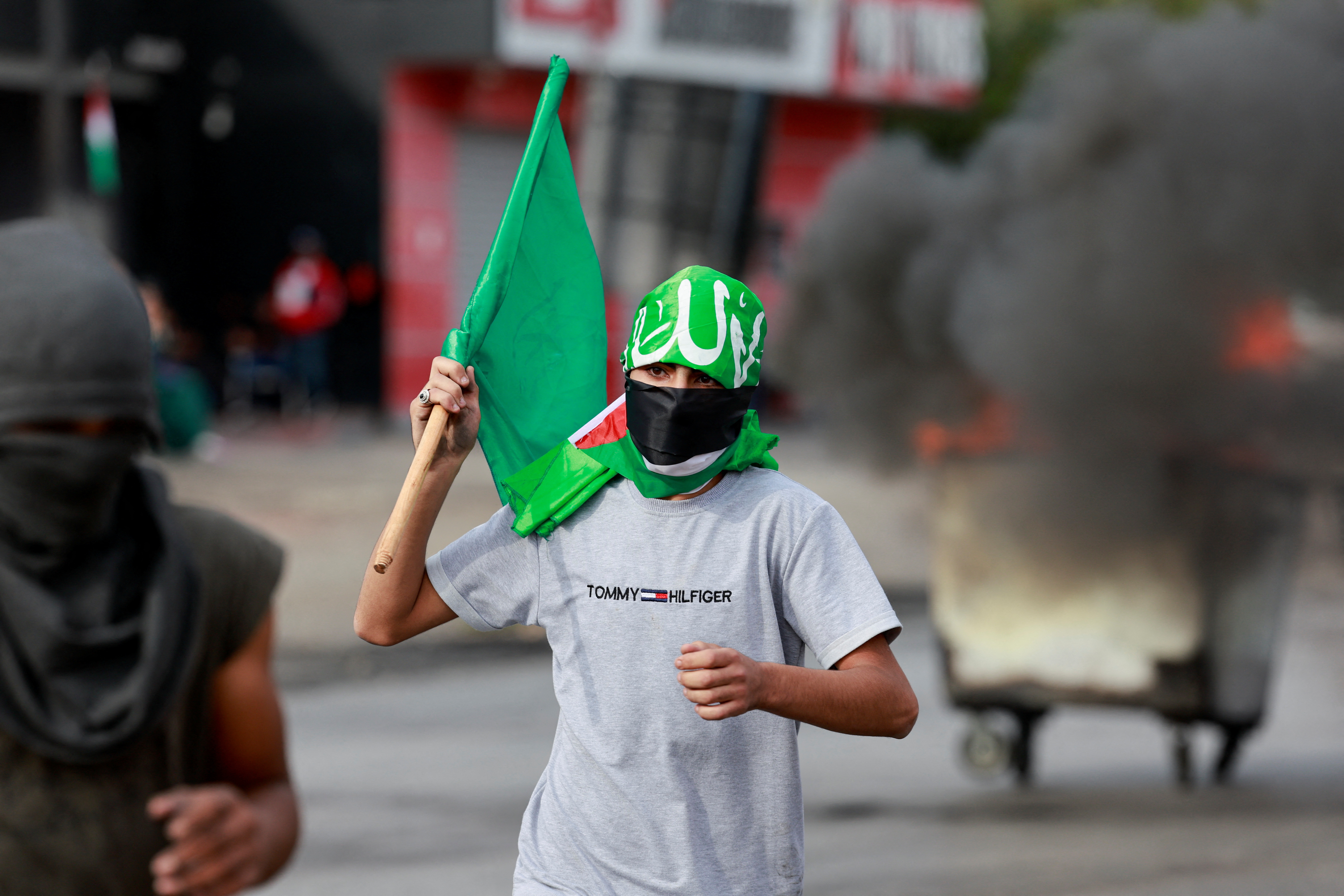 Palestinians clash with Israeli forces, near Ramallah