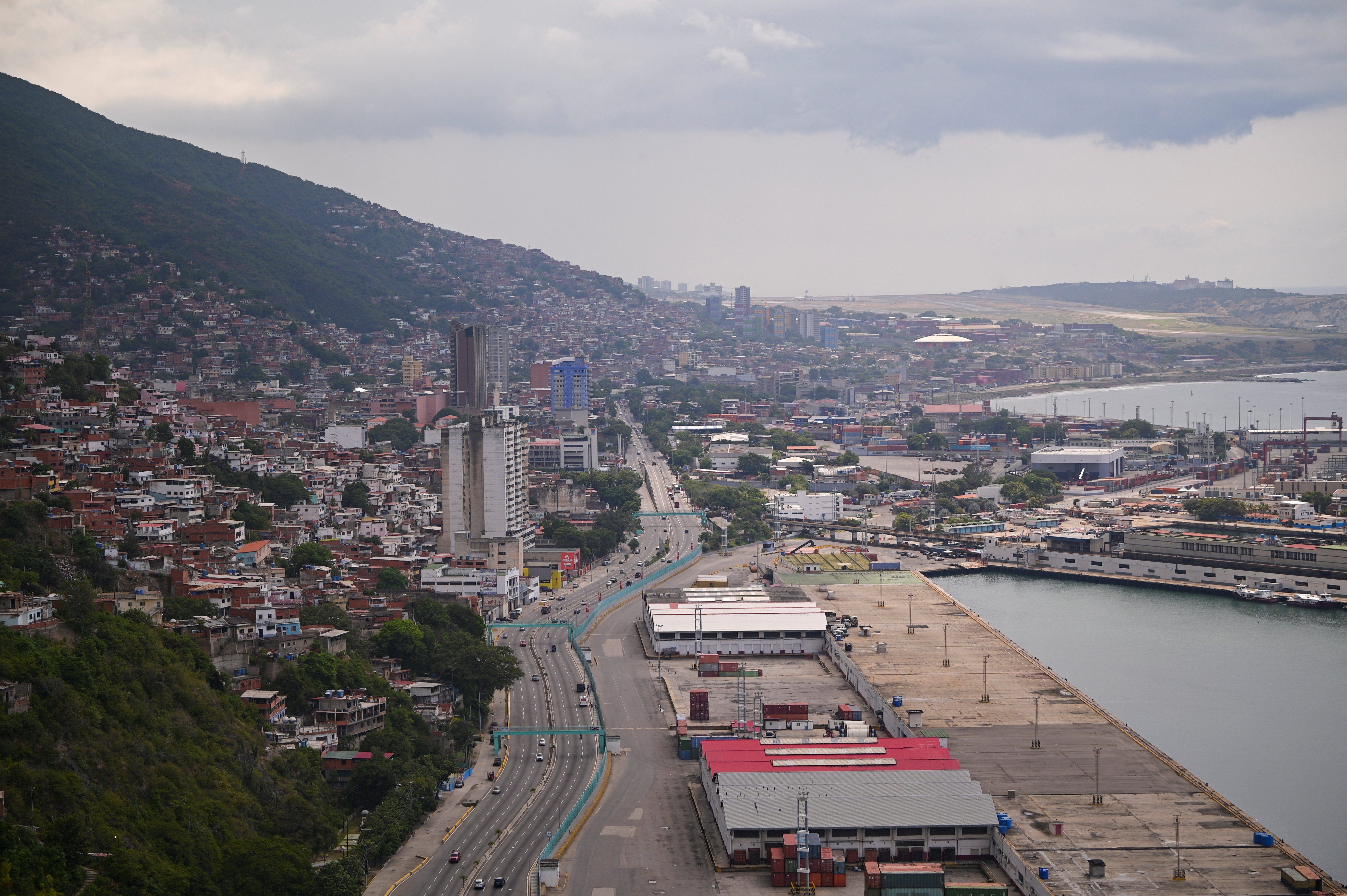 Venezuelan government activates militia units amid tensions with U.S. over warships deployed