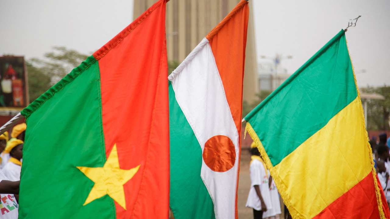 FILE PHOTO: Mali junta calls for demonstrations to support decision to leave ECOWAS regional bloc