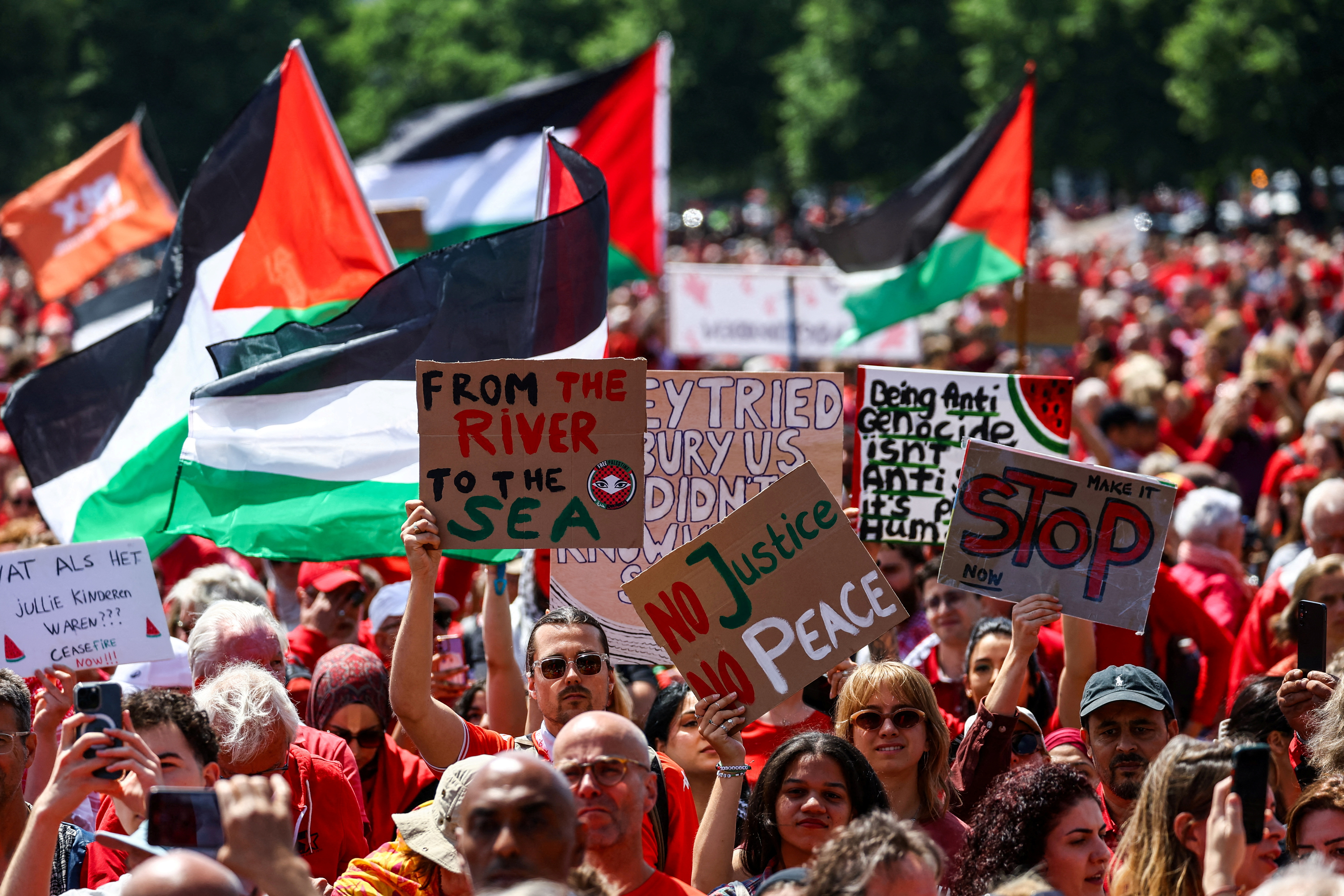 Protest against conditions in Gaza, demanding that the caretaker government impose sanctions against Israel, in The Hague
