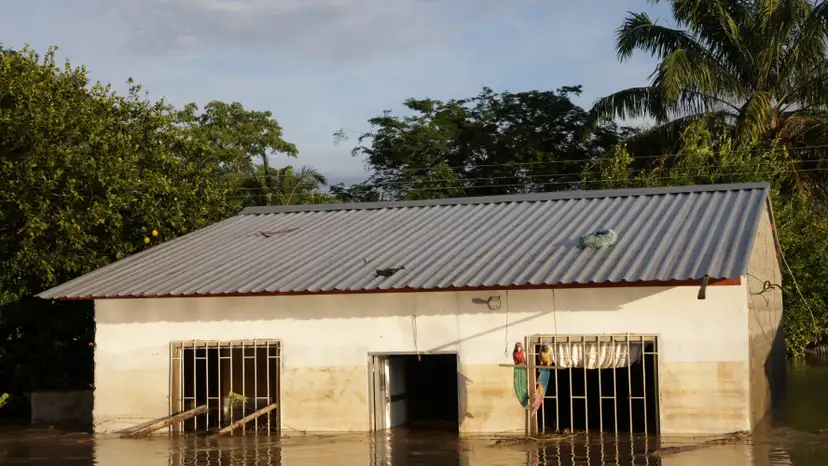 Floods displace thousands in Northern Colombia
