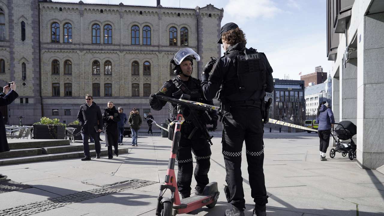 Norwegian parliament receives bomb threat