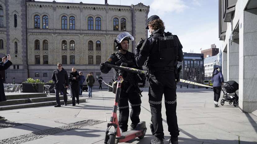 Norwegian parliament receives bomb threat