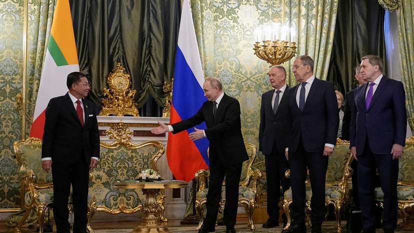 Russia's President Vladimir Putin and Myanmar's military chief Min Aung Hlaing meet in Moscow