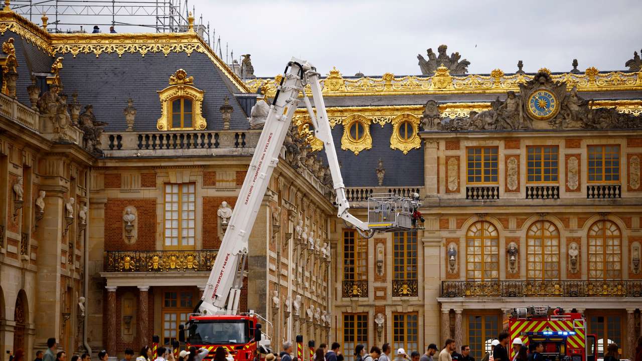 Fire breaks out at the Versailles Palace, swiftly brought under control