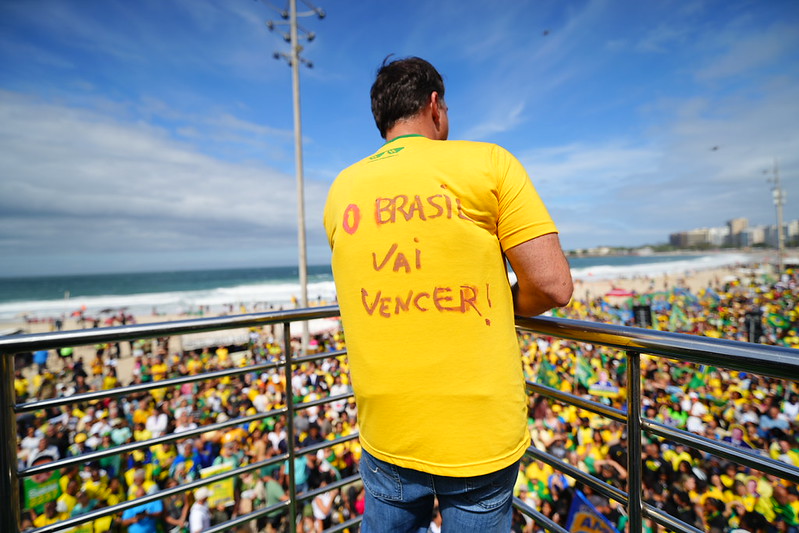 Flávio Bolsonaro em ato inaugural da campanha presidencial em Copacabana