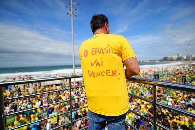 Flávio Bolsonaro em ato inaugural da campanha presidencial em Copacabana