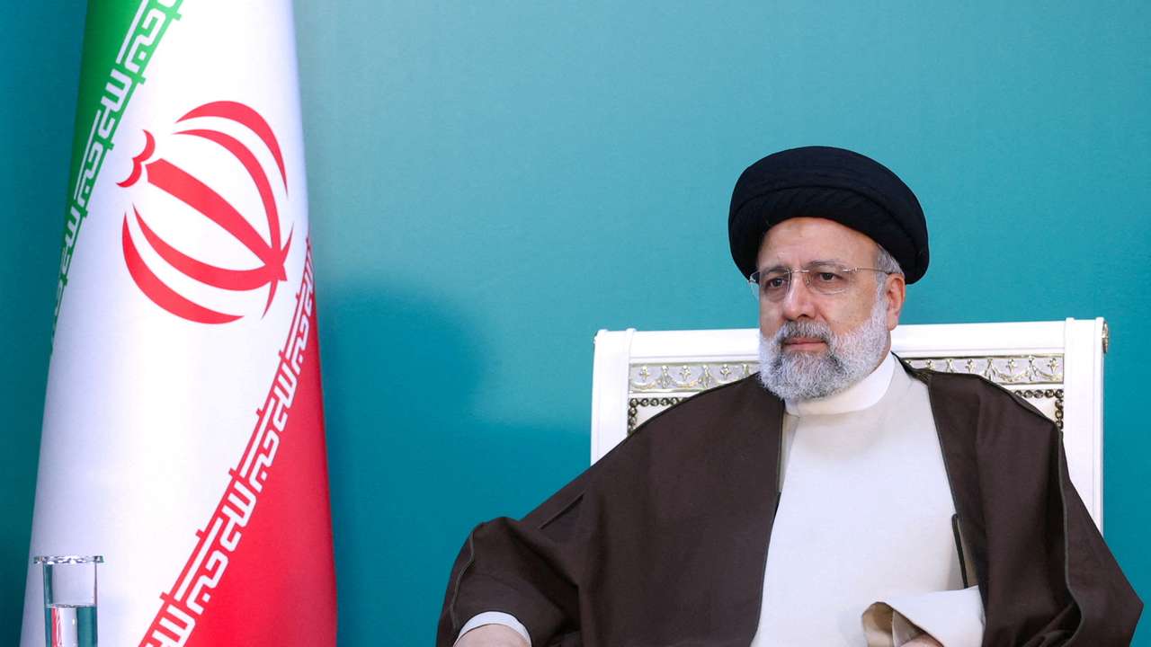 Iranian President Ebrahim Raisi attends a meeting with Azerbaijan's President Ilham Aliyev on the Azerbaijan-Iran border