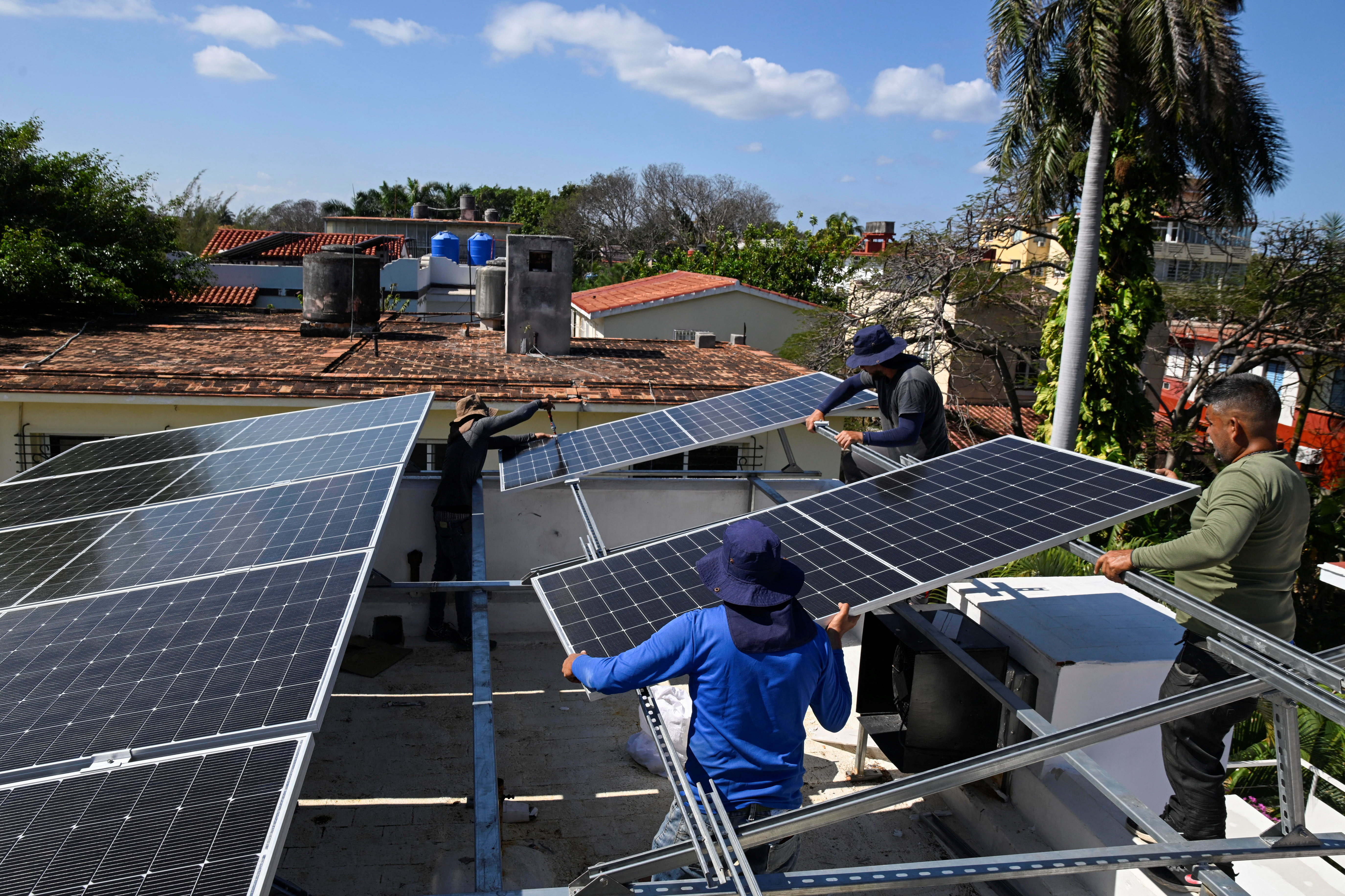 Cuban residents turn to solar panels amid fuel shortages