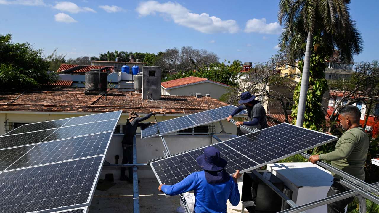 Cuban residents turn to solar panels amid fuel shortages