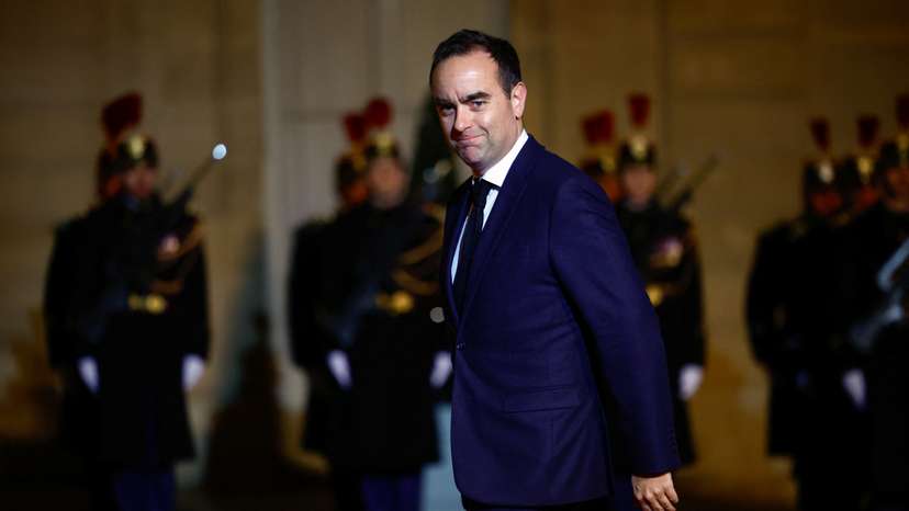French President Macron hosts Qatari Emir Al Thani in Paris