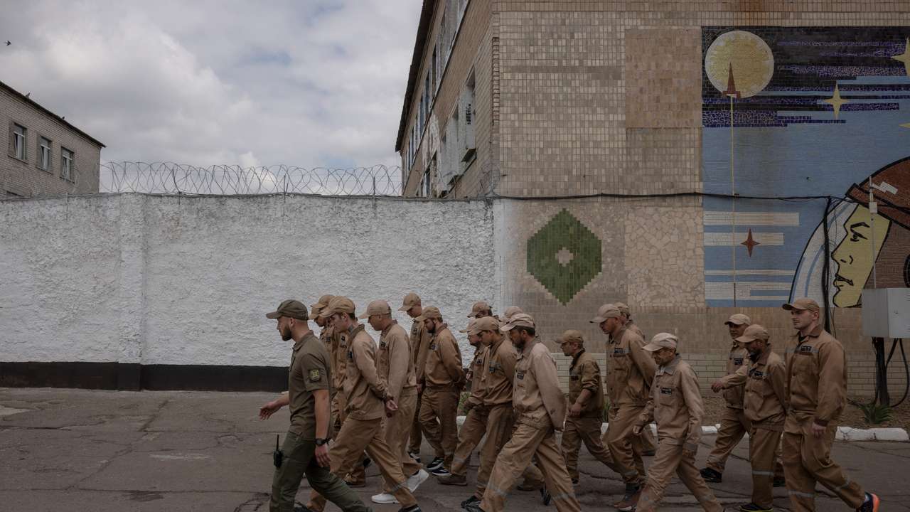 Ukraine turns to prisoners to alleviate army manpower shortage