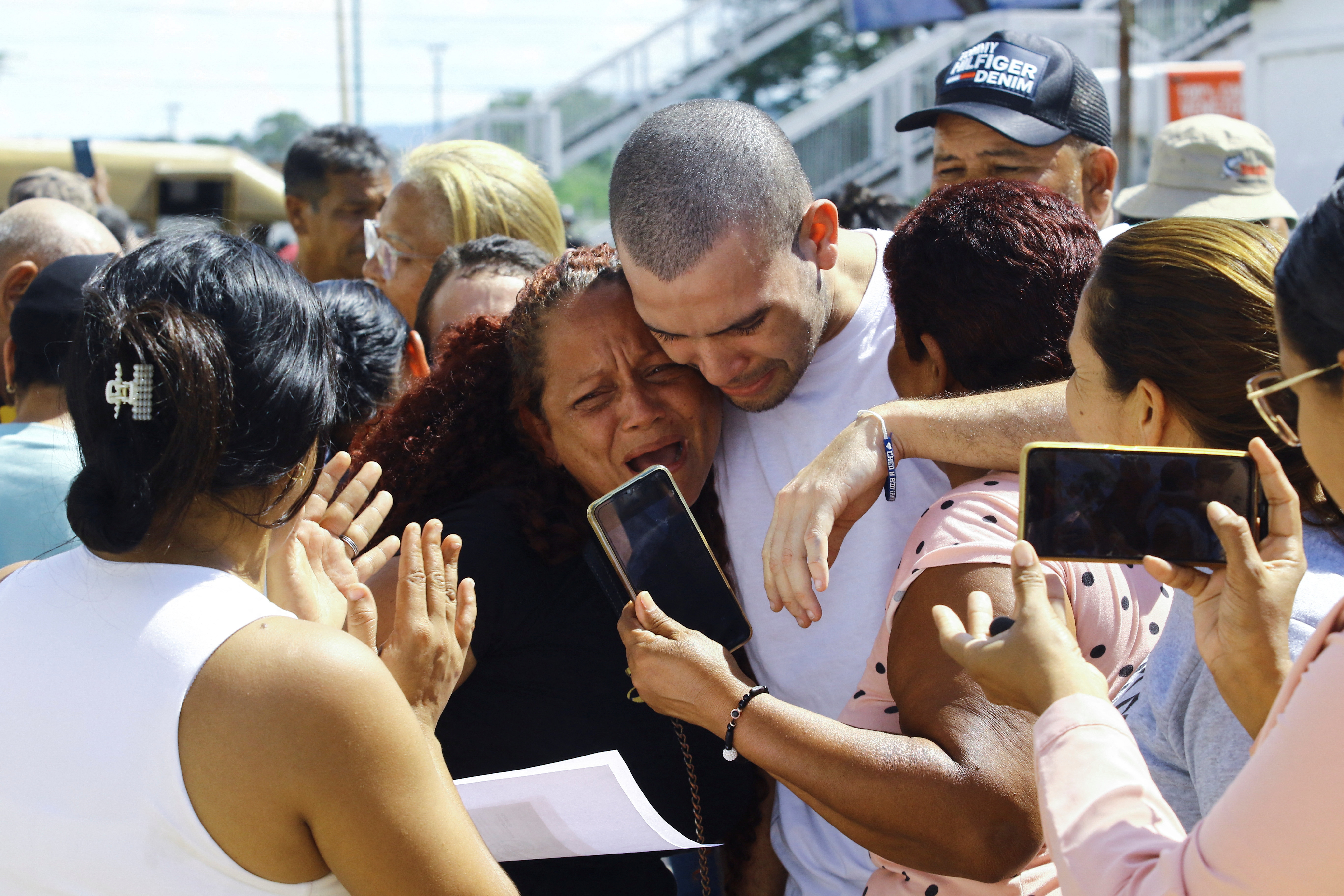Release from prison of people arrested after disputed presidential elections, in Tocuyito