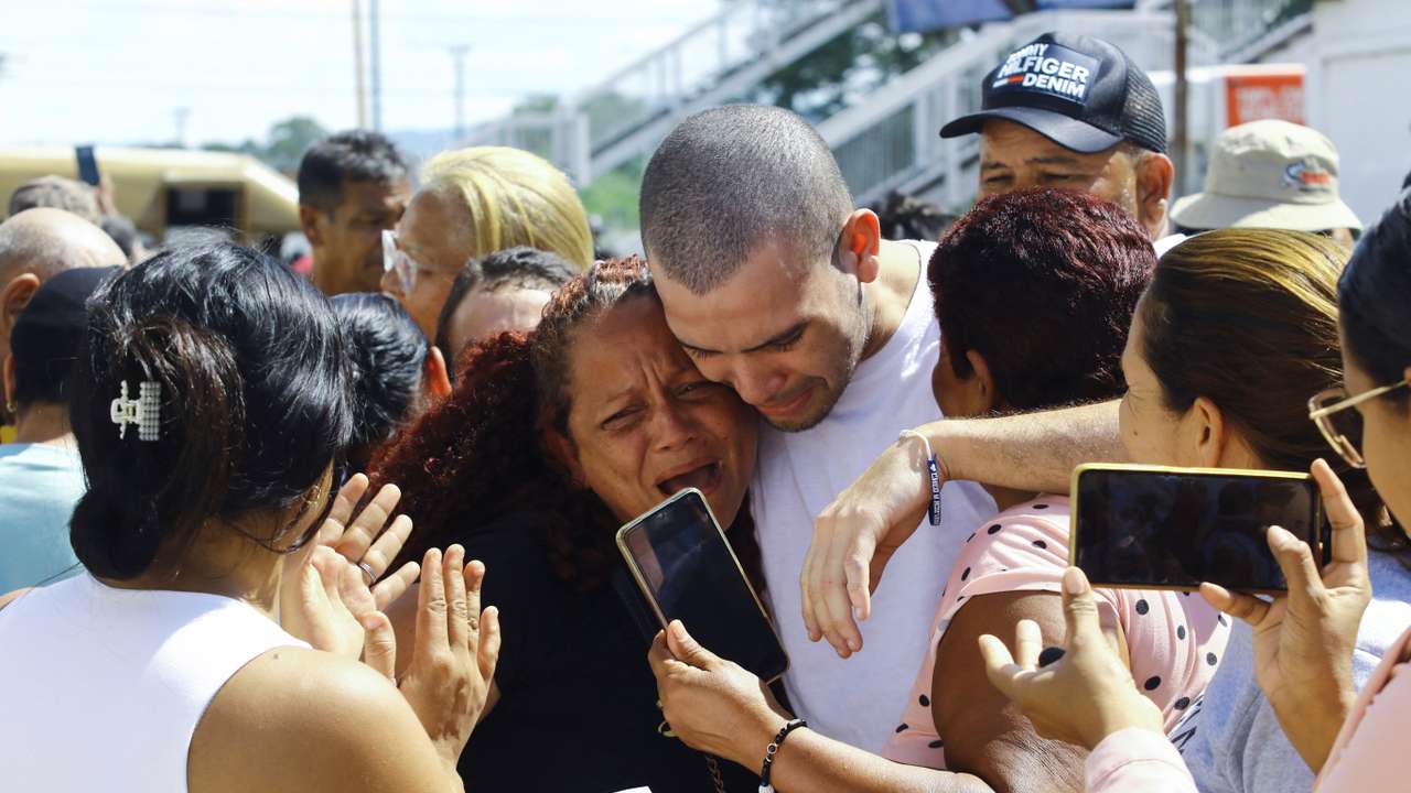 Release from prison of people arrested after disputed presidential elections, in Tocuyito