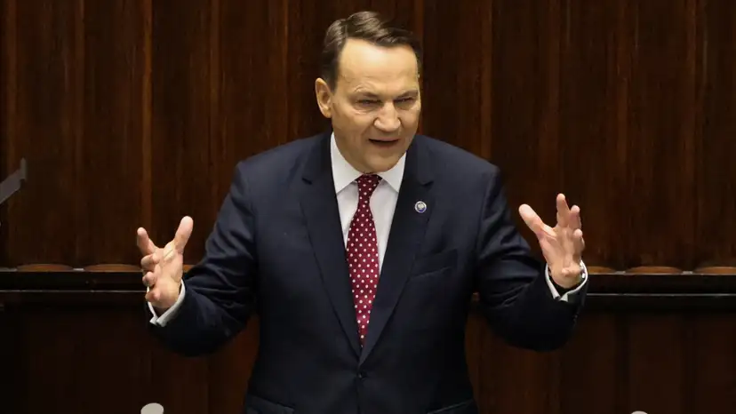 Polish FM Sikorski speaks on foreign policy at parliament in Warsaw