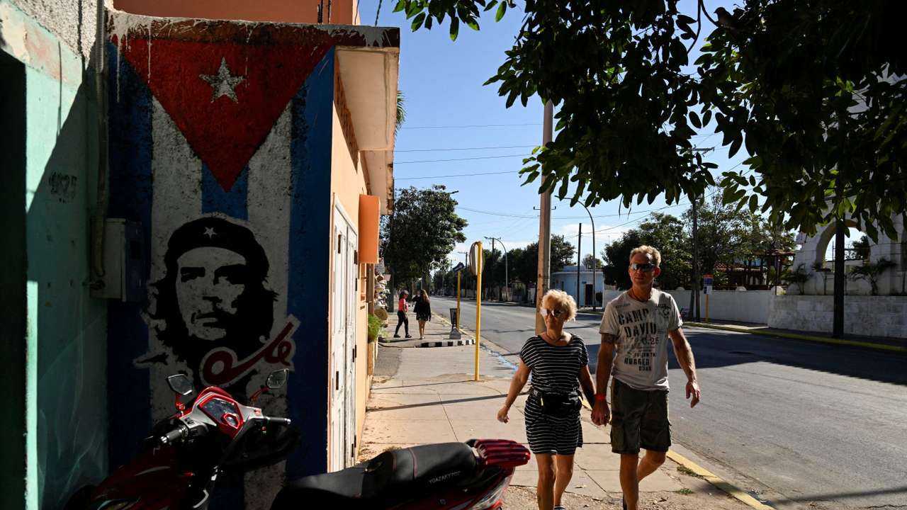 FILE PHOTO: Deepening fuel crisis batters Cuba's tourism trade