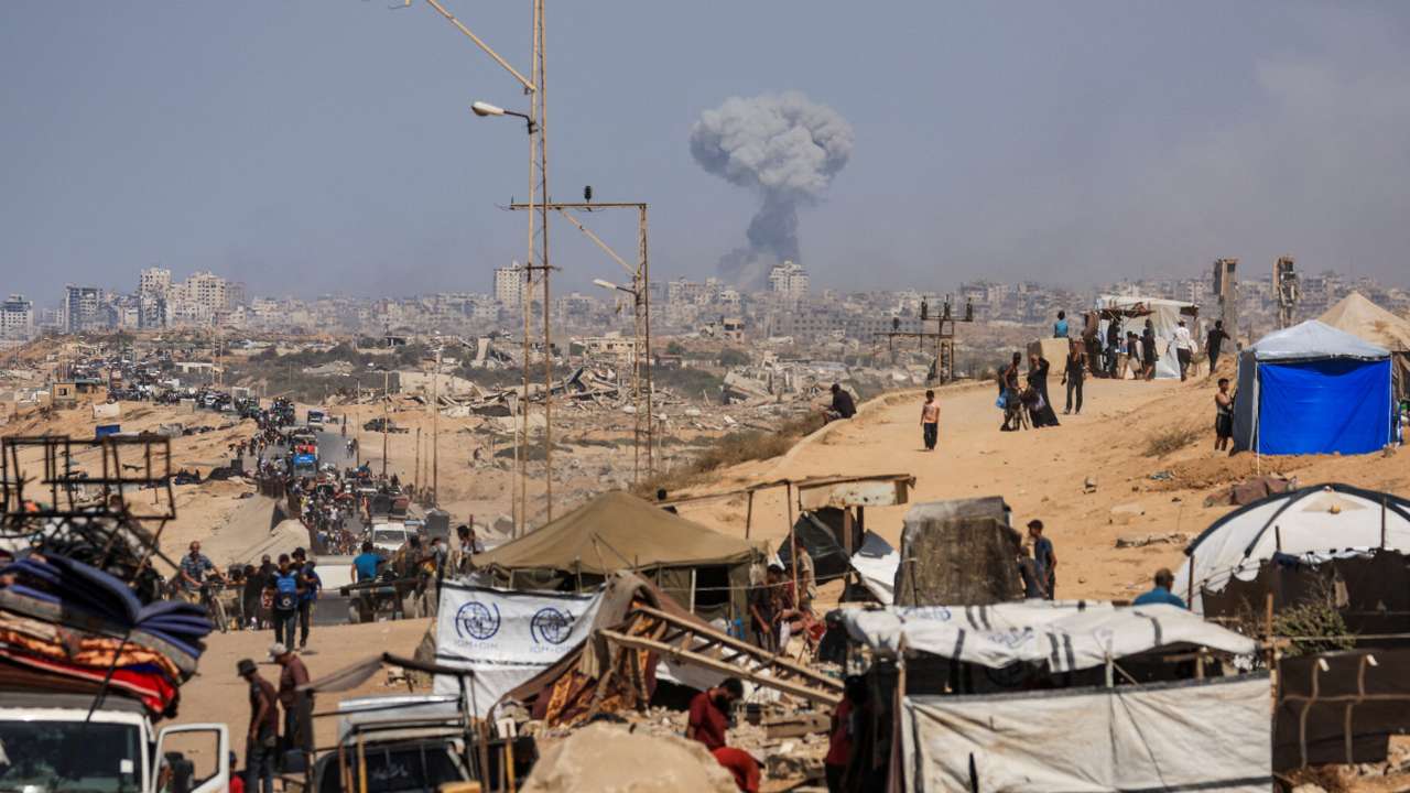 Displaced Palestinians flee southward in the central Gaza Strip after Israeli forces ordered residents of Gaza City to evacuate
