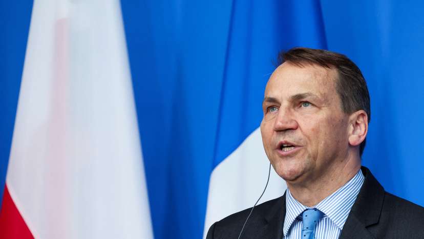 Germany's Baerbock hosts the Weimar Triangle meeting with French and Polish counterparts