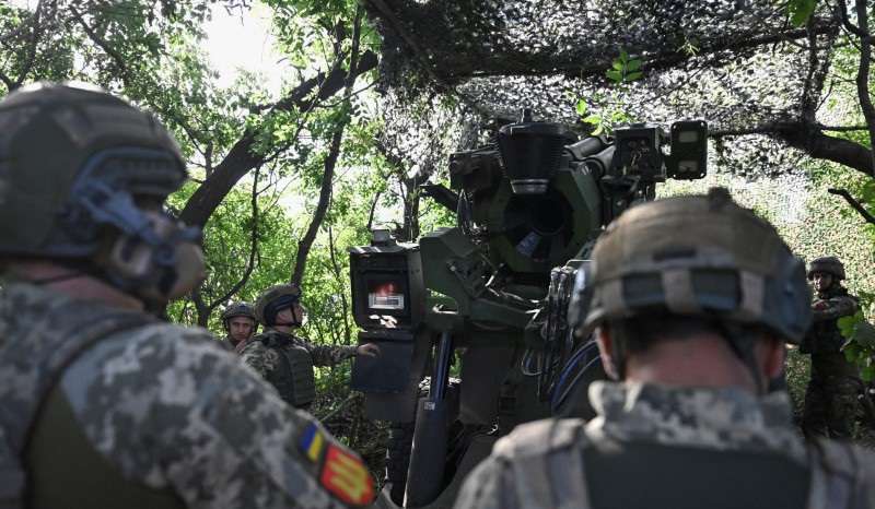 Ukraine servicemen prepare a Caesar self-propelled howitzer to fire towards Russian troops, outside the town of Pokrovsk