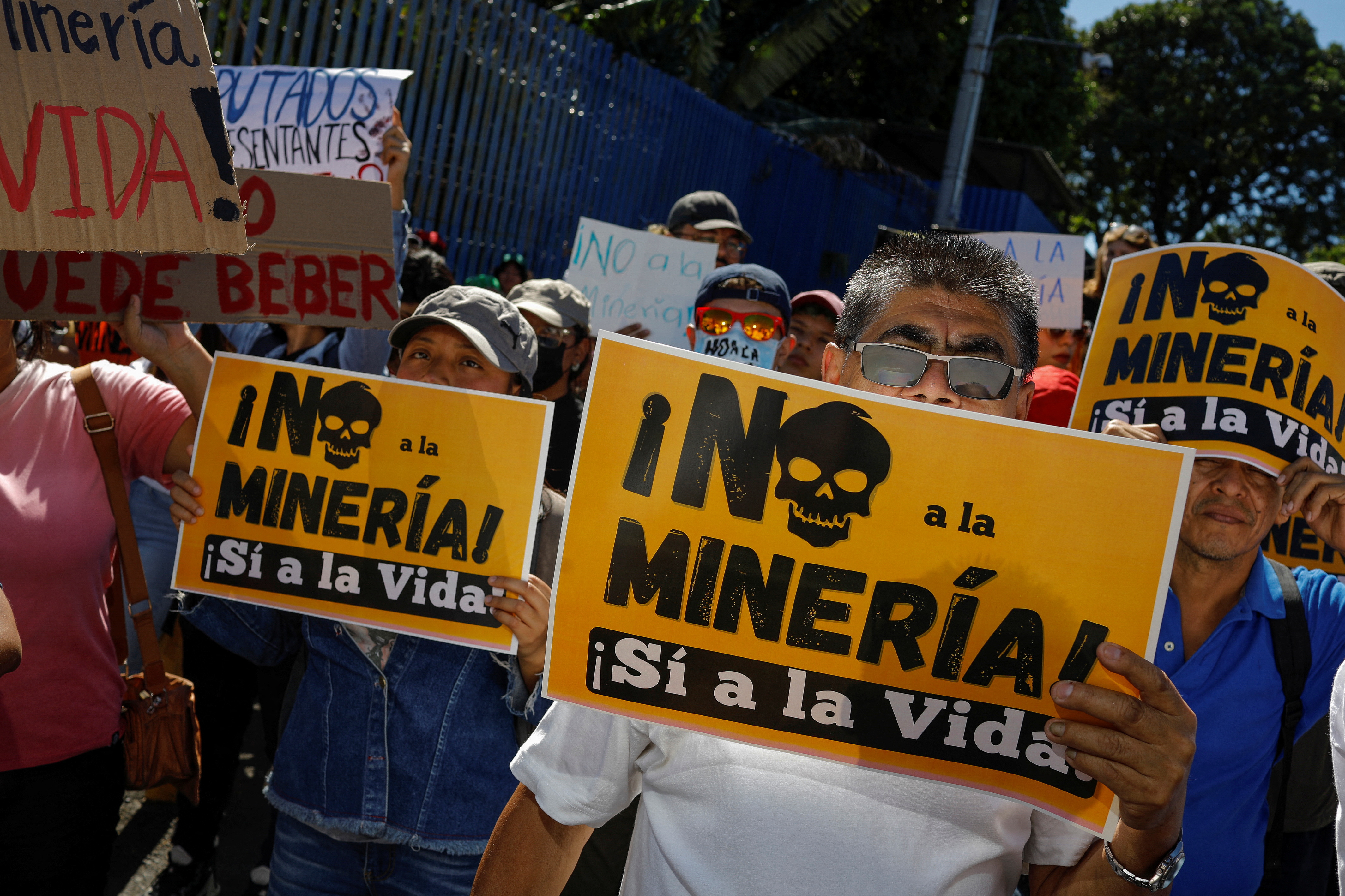El Salvador's Congress debate bill that would overturn national ban on metals mining