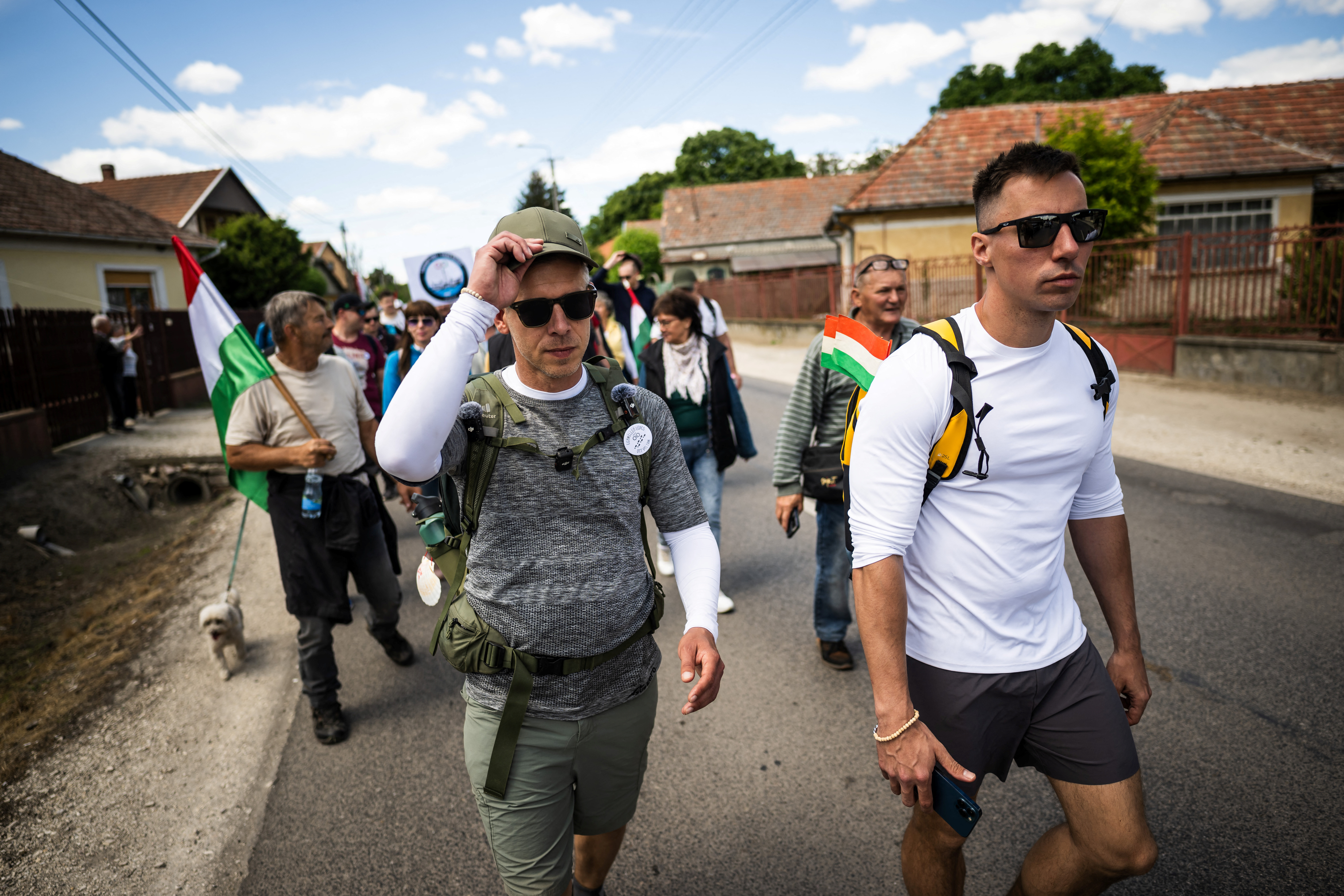 Hungarian opposition leader walks to Romania to win over ethnic Hungarians' support in runup to 2026 election