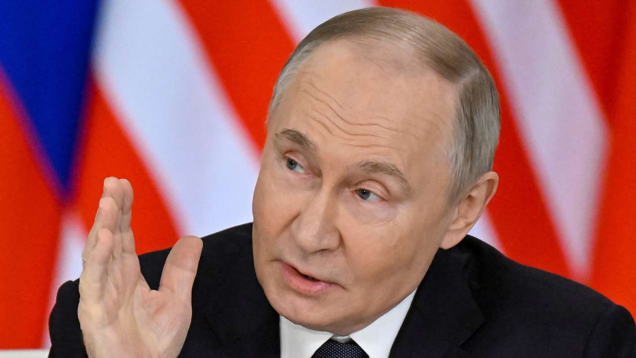 Russian President Vladimir Putin meets with Malaysian Prime Minister Anwar Ibrahim in Moscow