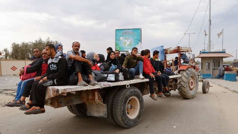 Palestinians fleeing north Gaza move southward, in the central Gaza Strip