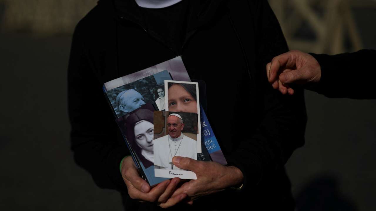 Pope Francis continues his hospitalization