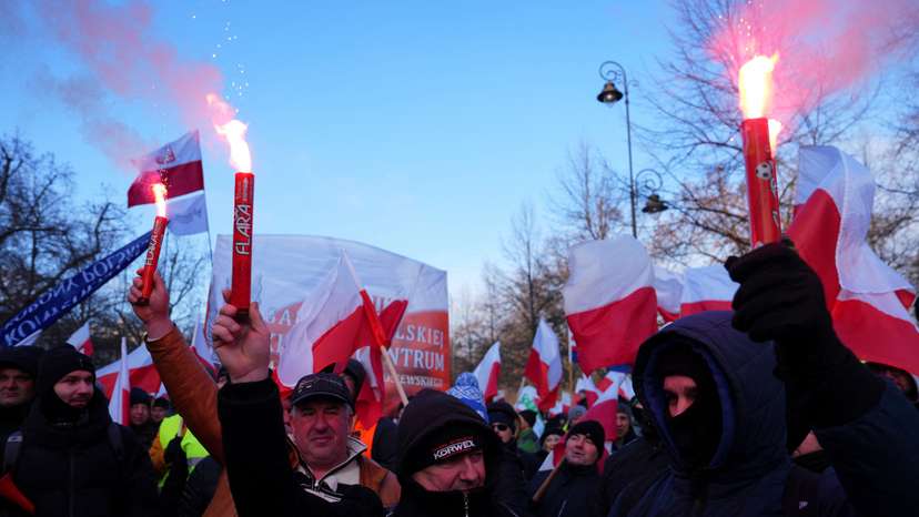 Polish farmers protest against the Mercosur trade deal in Warsaw
