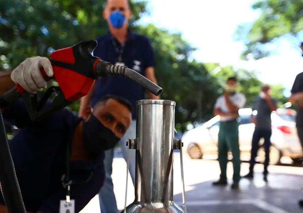 Agência Nacional do Petróleo, Gás Natural e Biocombustíveis (ANP), Procon e Inmetro fiscalizam postos revendedores de combustíveis em Brasília.