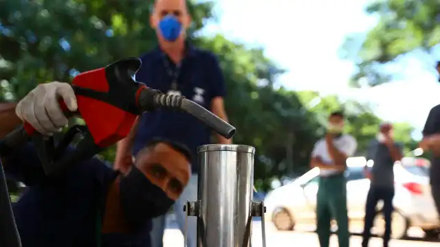 Agência Nacional do Petróleo, Gás Natural e Biocombustíveis (ANP), Procon e Inmetro fiscalizam postos revendedores de combustíveis em Brasília.