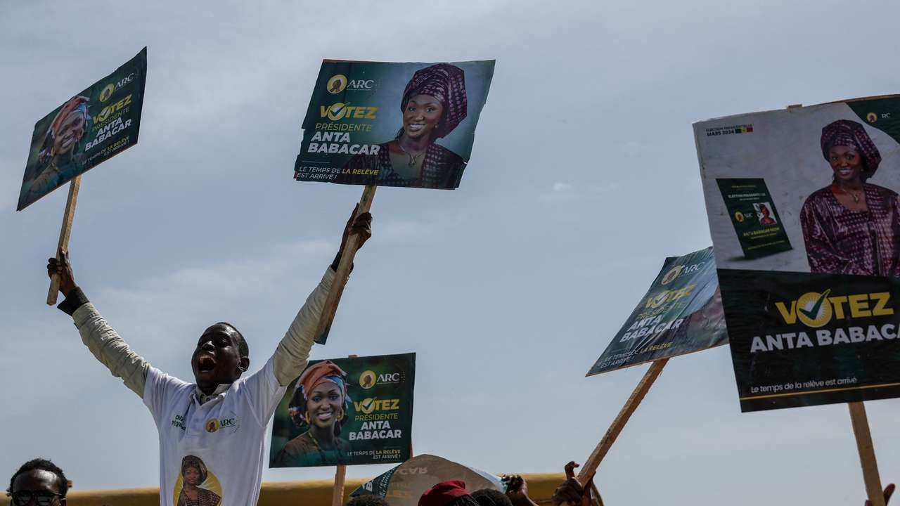 Senegal kicks off short election campaign after poll delays