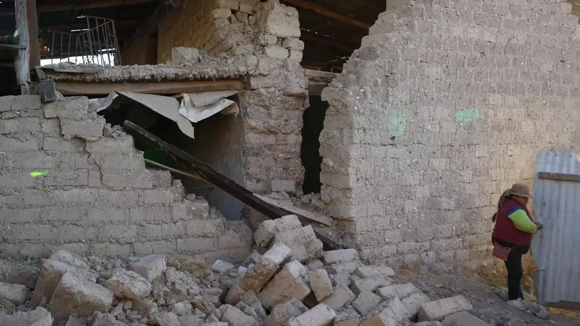 Peru Earthquake Forces Families From Damaged Homes