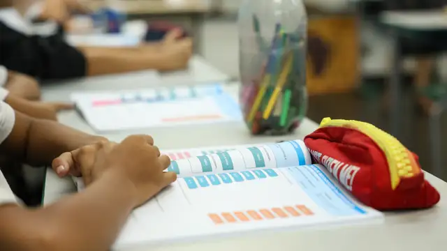 Criança em escola