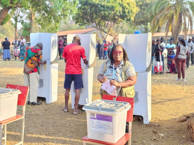 Commissioner Dr Limbikani Sara Kamlongera casts her vote at the Chigoneka centre, in Lilongwe council.