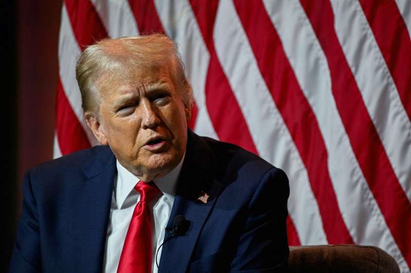 Trump speaks at NABJ venue in Chicago