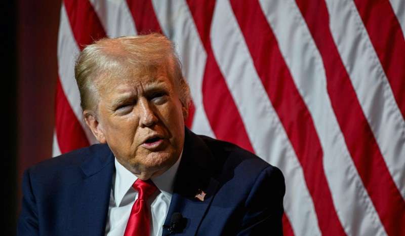Trump speaks at NABJ venue in Chicago