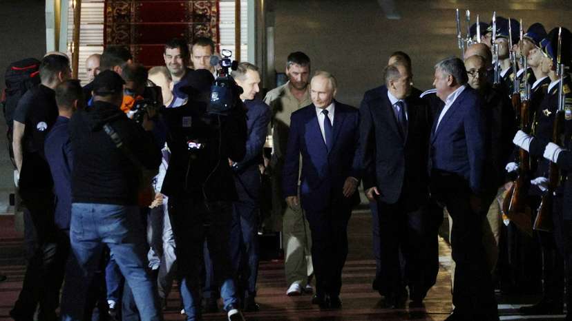 President Putin greets Russians returning to Moscow after prisoner swap