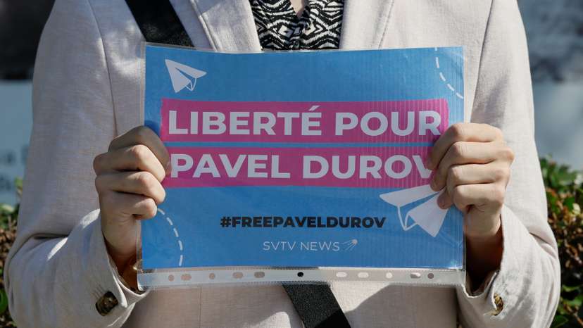 Gathering near French embassy in Moscow following arrest of Telegram CEO Pavel Durov