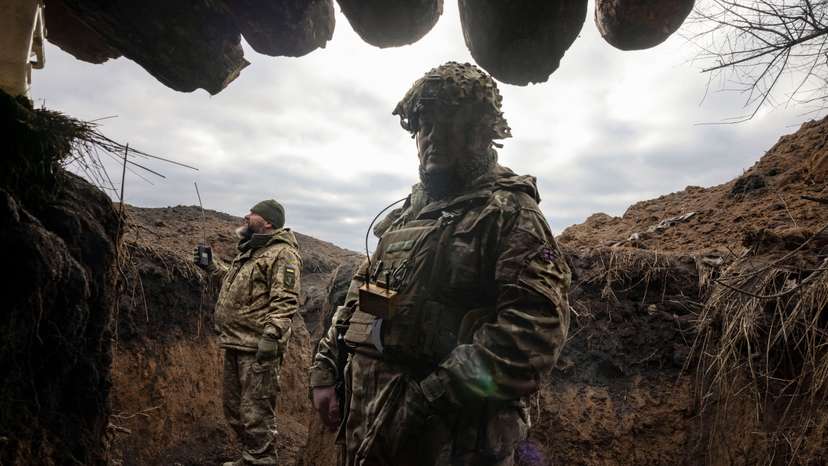 Ukraine builds barricades, digs trenches as focus shifts to defence