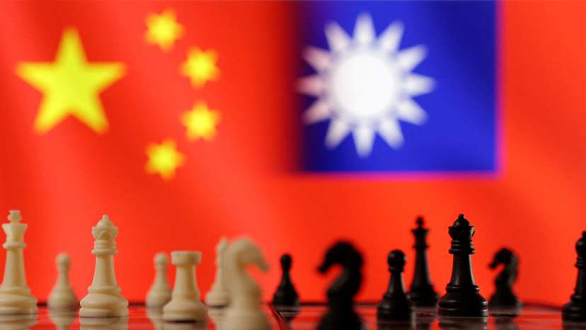 FILE PHOTO: Illustration shows Chinese and Taiwanese flags