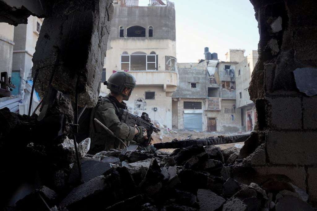 Israeli soldiers conduct military operation in Khan Younis