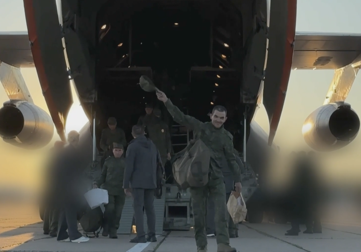 Russian POWs return home in orisoner swap