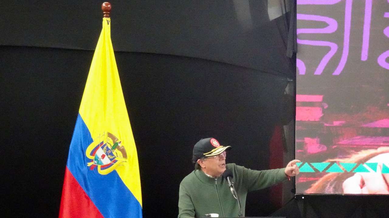 Colombian rebel group hands over war material, signs agreements with government